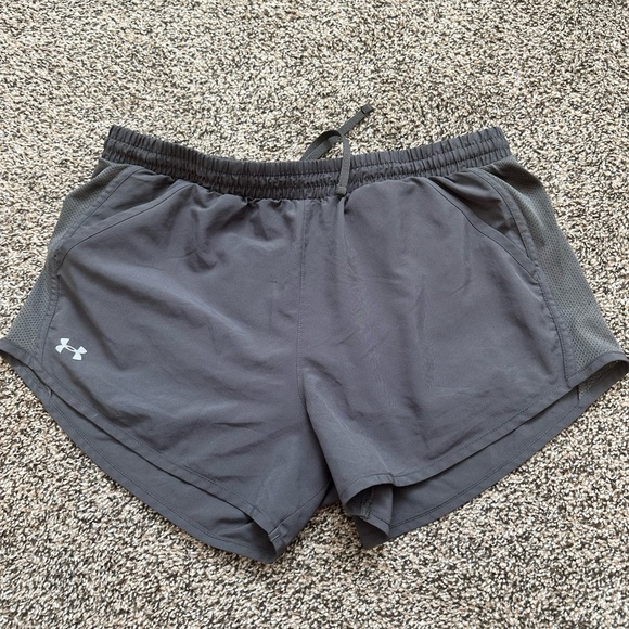 Under Armour Pants - Under Armour athletic shorts with pockets!